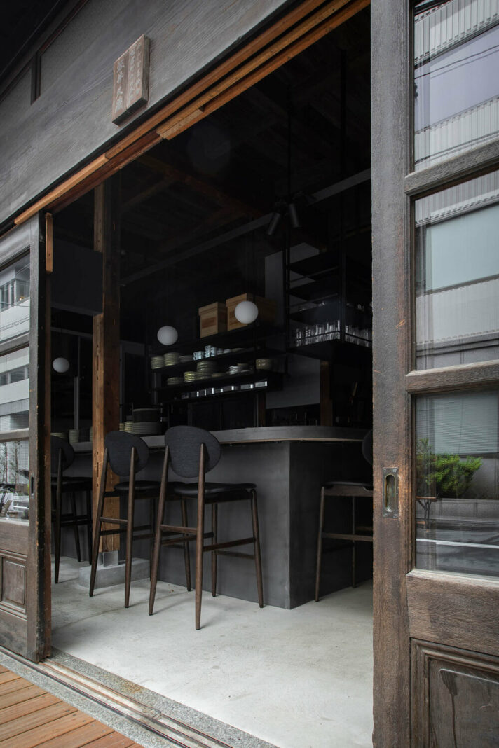 Kufuku Restaurant, Ariake, Outline Barstool, LES VRAIS