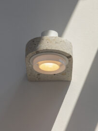 Light of White Ambra Toba Wall -David Pompa - LES VRAIS Light of White Ambra Toba Wall -David Pompa - LES VRAIS